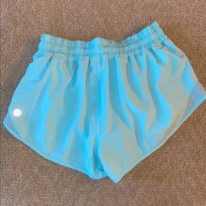 Lululemon light blue Hotty hots 2.5’s